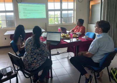 Prof Chris Woods’ visit to the Duke-Ruhuna Centre for Infectious Diseases image 2