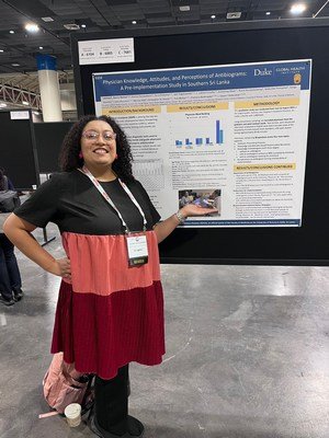 Congratulations to Ms. Lorenna Garcia-Bochas on presenting her research as an informative poster image 2